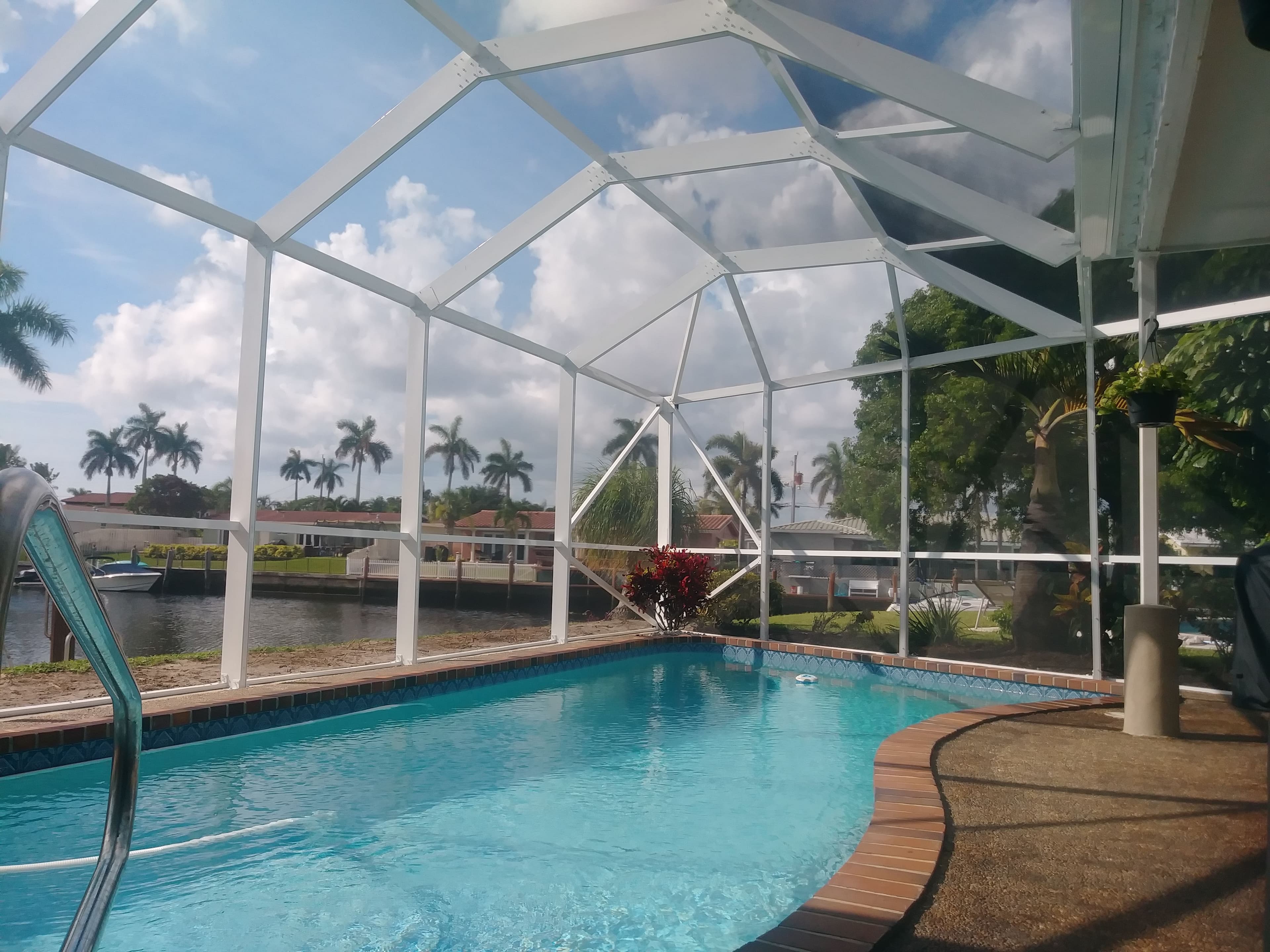 Oakland Park Traditional Mansard Enclosure - Image 2